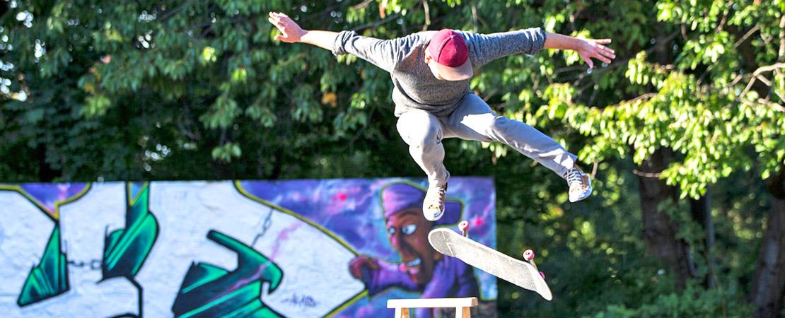 Skater in Aktion im Sport- und Begegnungspark Gaarden